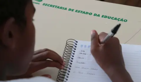 Em 10 anos, escolas estaduais do país perderam um terço dos professores efetivos