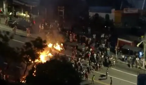 Moradores protestam contra falta de energia e fecham ruas em São Paulo e Cotia