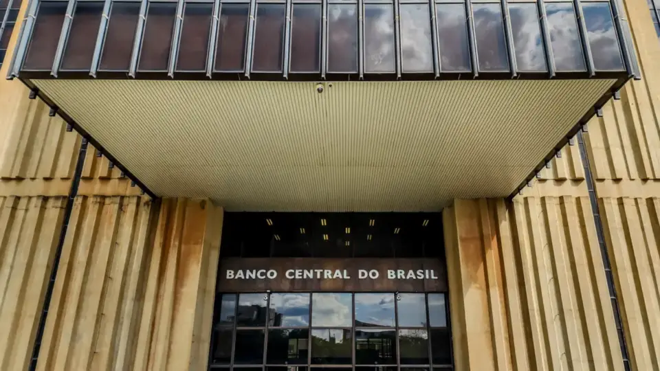 Copom interrompe cortes e decide manter taxa Selic em 10,5% ao ano