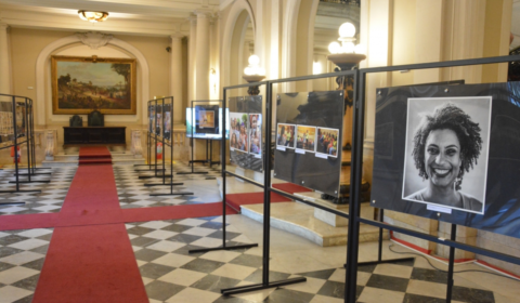 Exposição fotográfica na Câmara Municipal do RJ resgata a trajetória de Marielle Franco