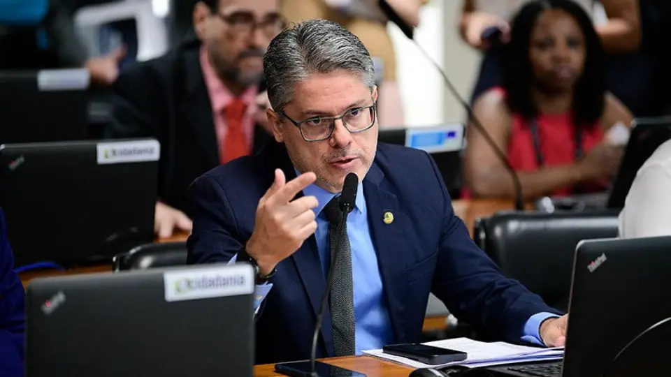 Comissão do Senado aprova taxação sobre fundos usados por super-ricos e offshores