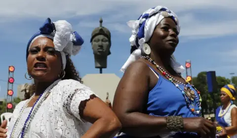 Negros e mulheres sofrem mais com cobrança de impostos no Brasil, diz Ipea