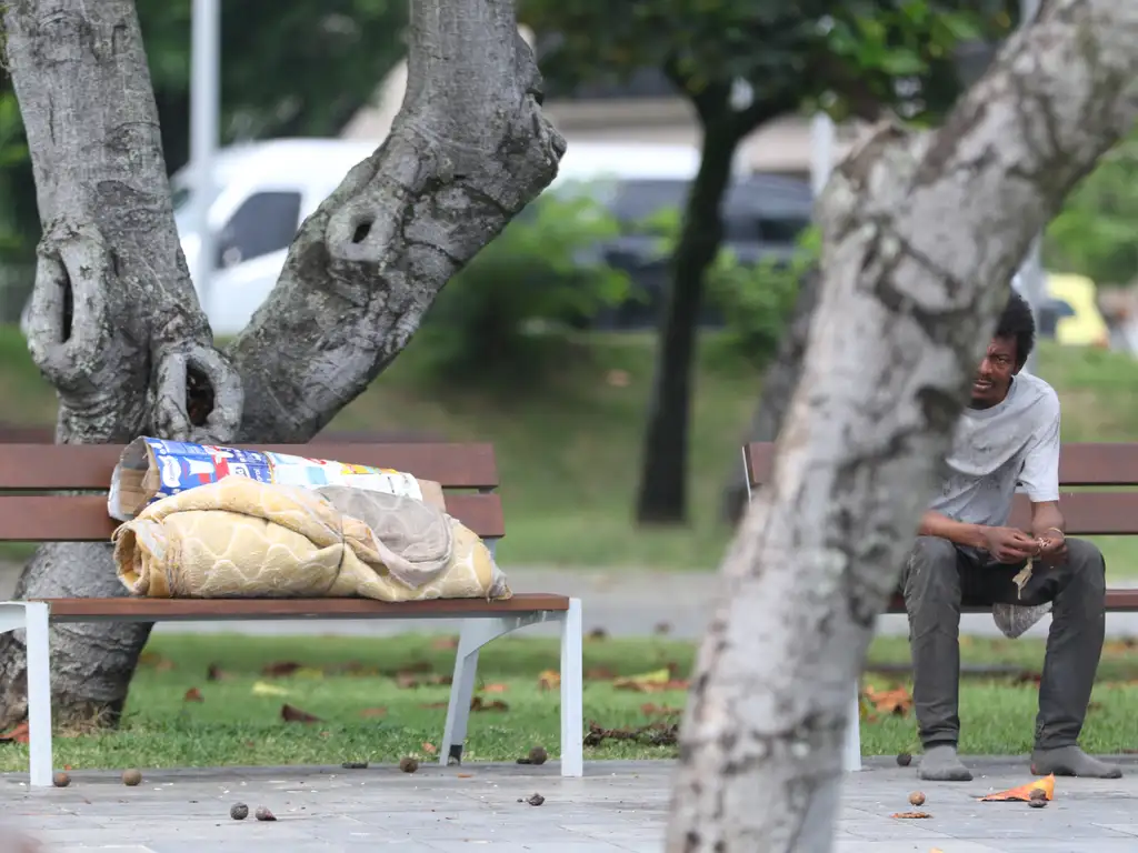 População em situação de rua no centro da cidade. 