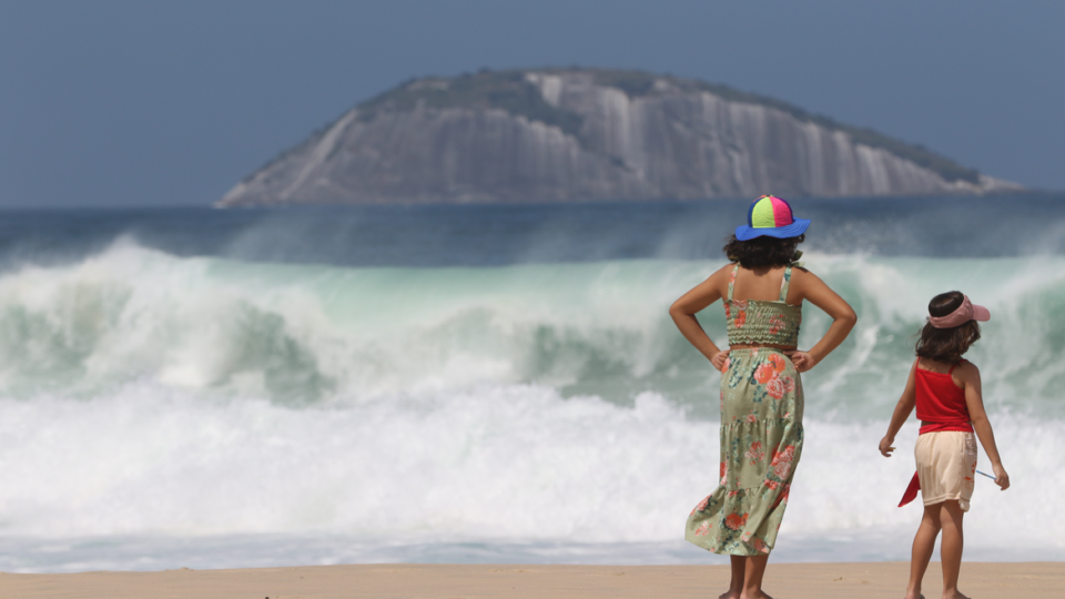 Praias do Rio de Janeiro continuam sob risco de fortes ondas