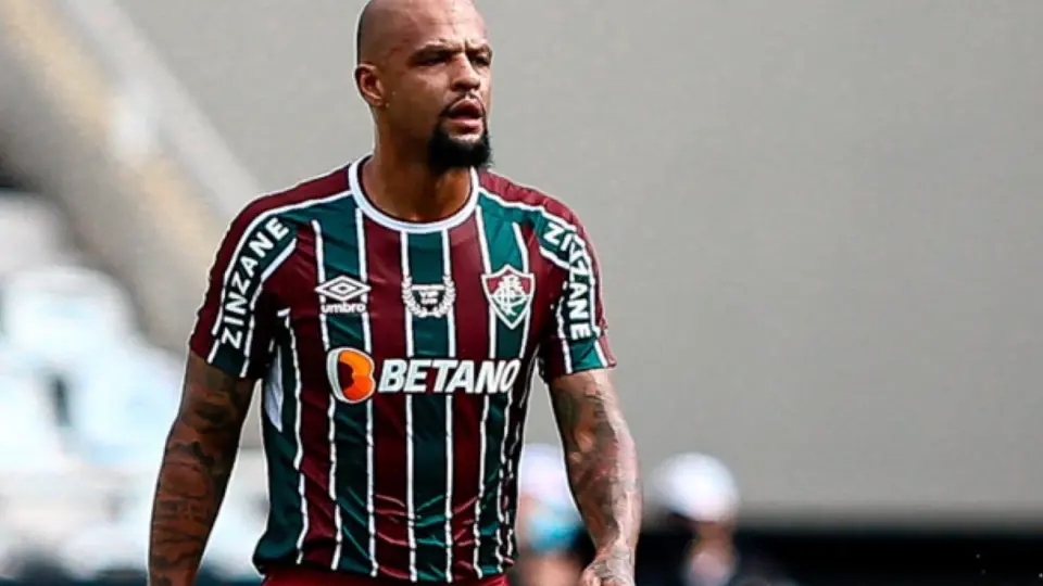 Felipe Melo tem contas bancárias bloqueadas por dívida de mansão