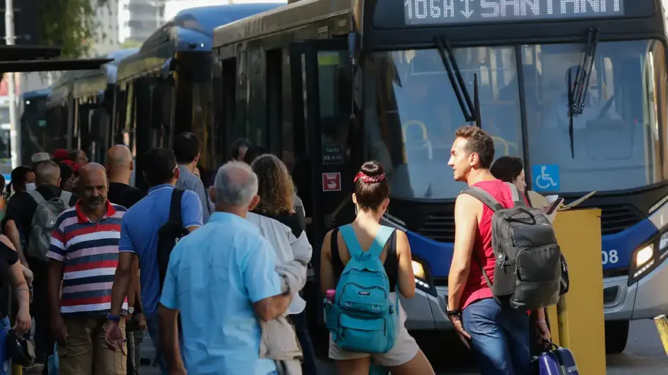 De olho na eleição, Ricardo Nunes anuncia tarifa zero de ônibus aos domingos