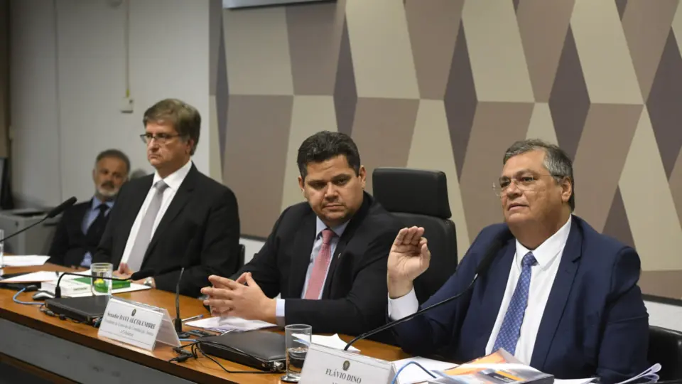 Plenário do Senado confirma Flávio Dino no STF e Paulo Gonet na PGR