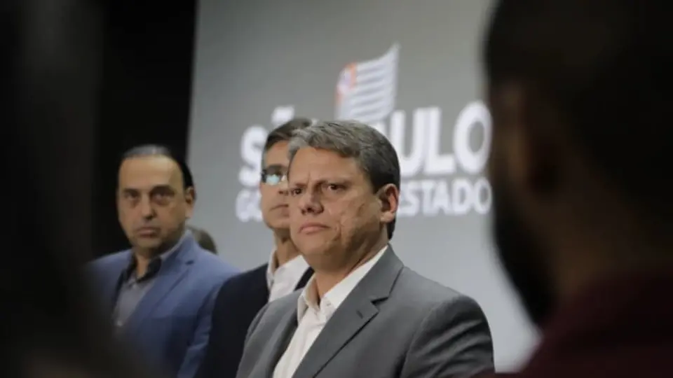 Tarcísio deu 5 vezes mais emendas a deputados a favor de privatizar a Sabesp