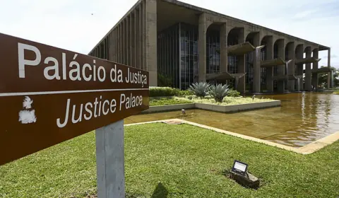 Delegado que pediu informações para dossiê ilegal pode voltar a ter cargo em ministério