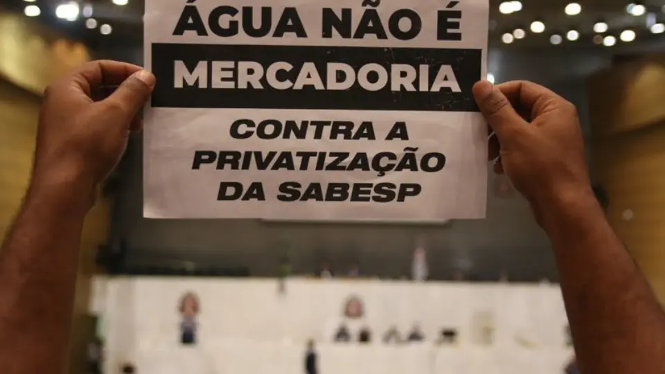 Em votação única e acelerada, Alesp aprova privatização da Sabesp sob protestos