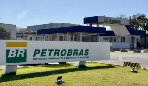 Justiça suspende dois dos 11 conselheiros da Petrobras; estatal recorre da decisão