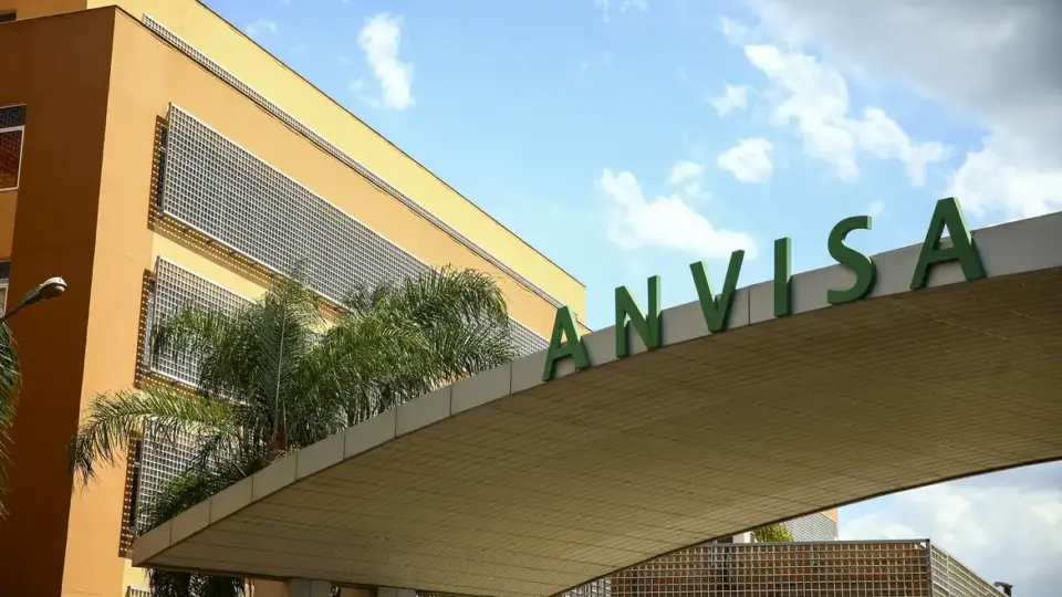 Anvisa abre concurso com 50 vagas de nível superior e salário de R$ 16,4 mil