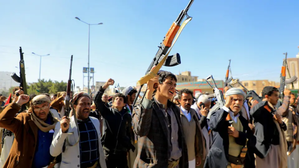 Bombardeios dos EUA e Reino Unido no Iêmen matam 5 rebeldes e 6 ficam feridos