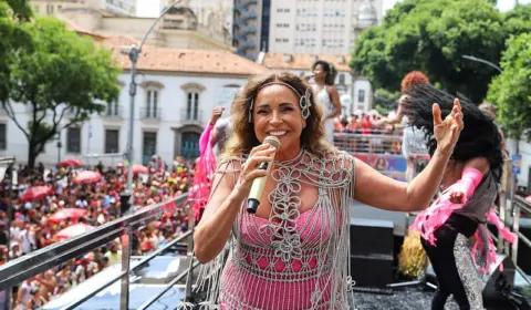 Blocos reúnem milhares de foliões em diversos bairros do Rio de Janeiro