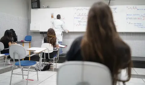 Bolsas para alunos do ensino médio podem começar a ser pagas em março