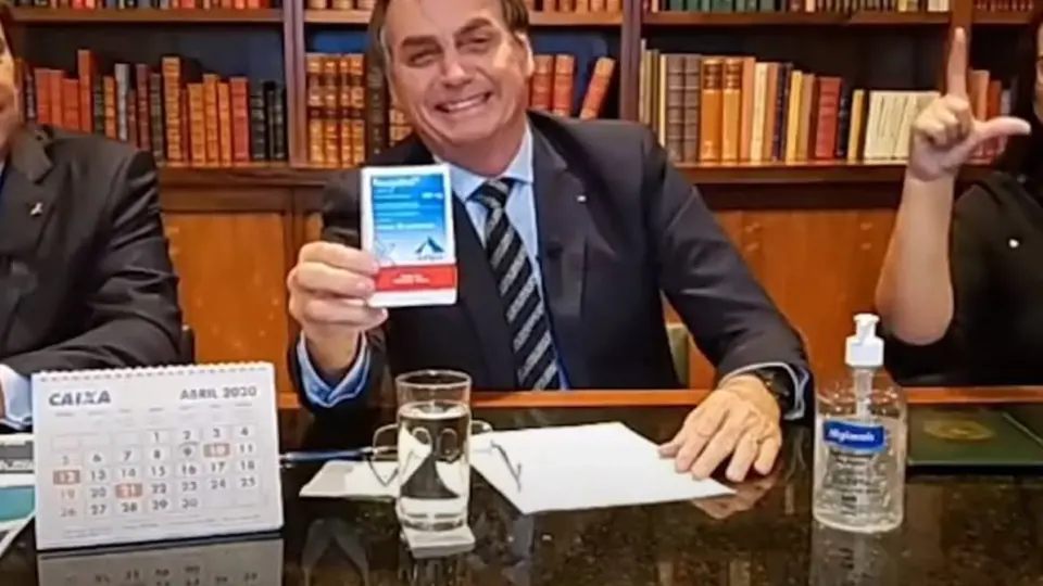 Certificado de vacinação de Bolsonaro é falso, conclui CGU