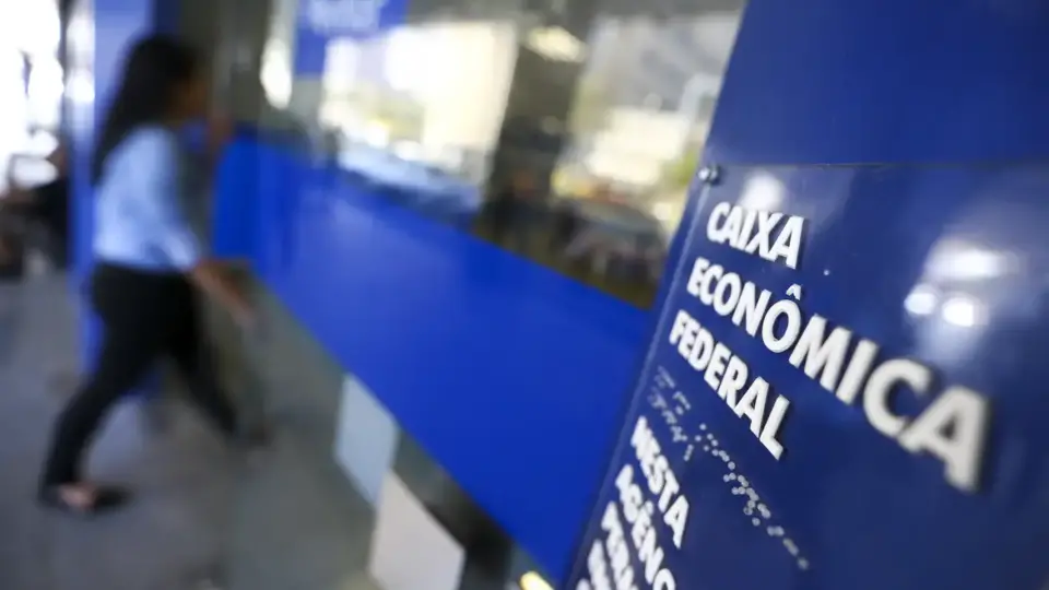 Conselho da Caixa adia decisão que poderia abrir caminho para privatização