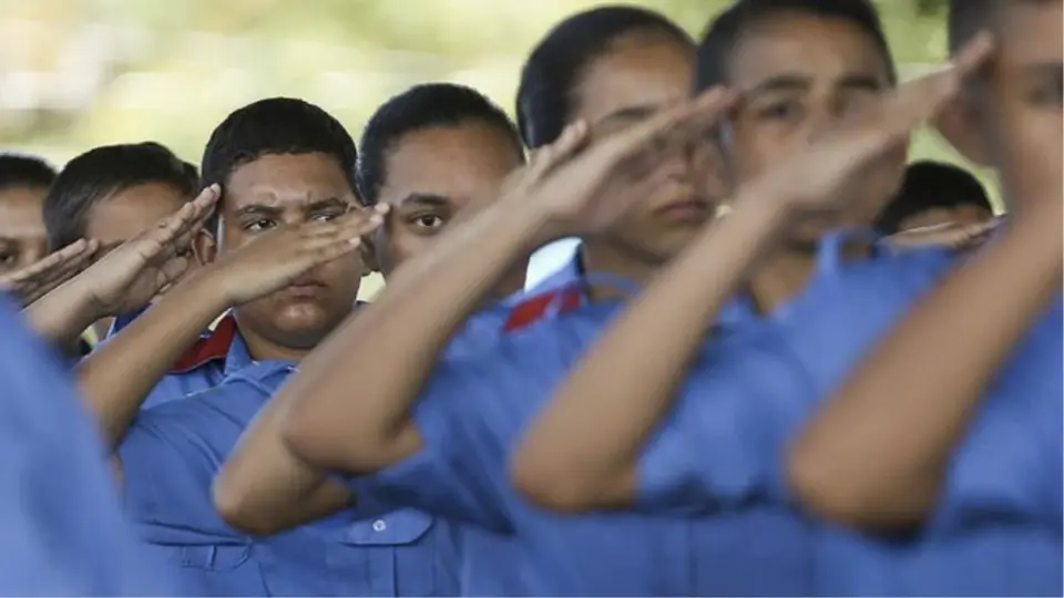 AGU diz que modelo de escola cívico-militar de SP é inconstitucional