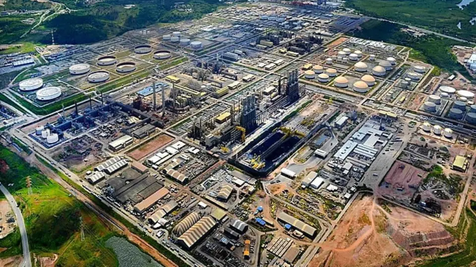 Petrobras vai investigar explosão com quatro feridos na Refinaria Abreu e Lima