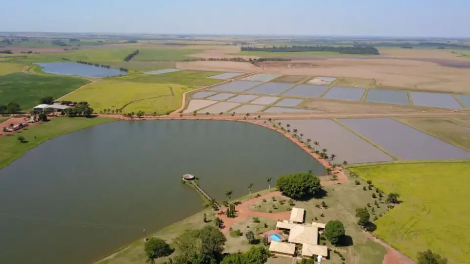 Donos de fazenda de ‘Terra e Paixão’ desviaram curso de rio e criaram peixes sem licença