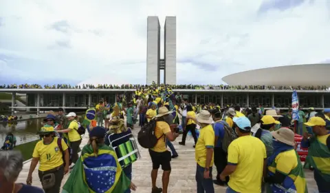 Exposição sobre atos golpistas de 8 de janeiro é inaugurada na Câmara