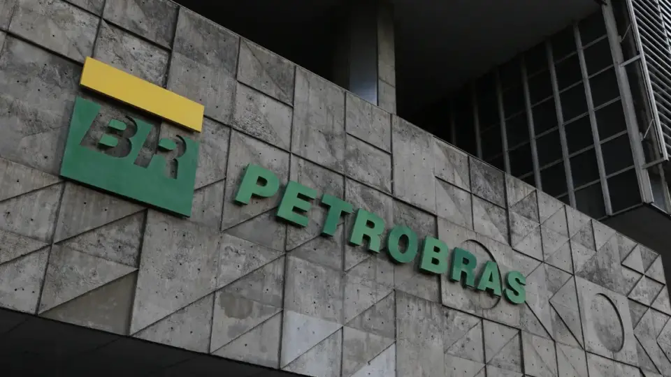 Petrobras lança novo processo seletivo para estágio de nível superior