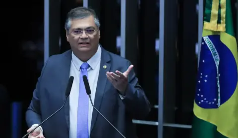 Dino toma posse e Barroso brinca ‘Agora é sem volta’