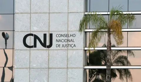 Primeira sessão do CNJ julga ex-juíza da Lava Jato e casos de xenofobia e propina