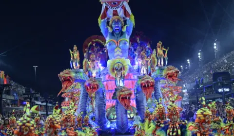 Pela terceira vez, Viradouro é campeã do desfile do Sambódromo, no RJ