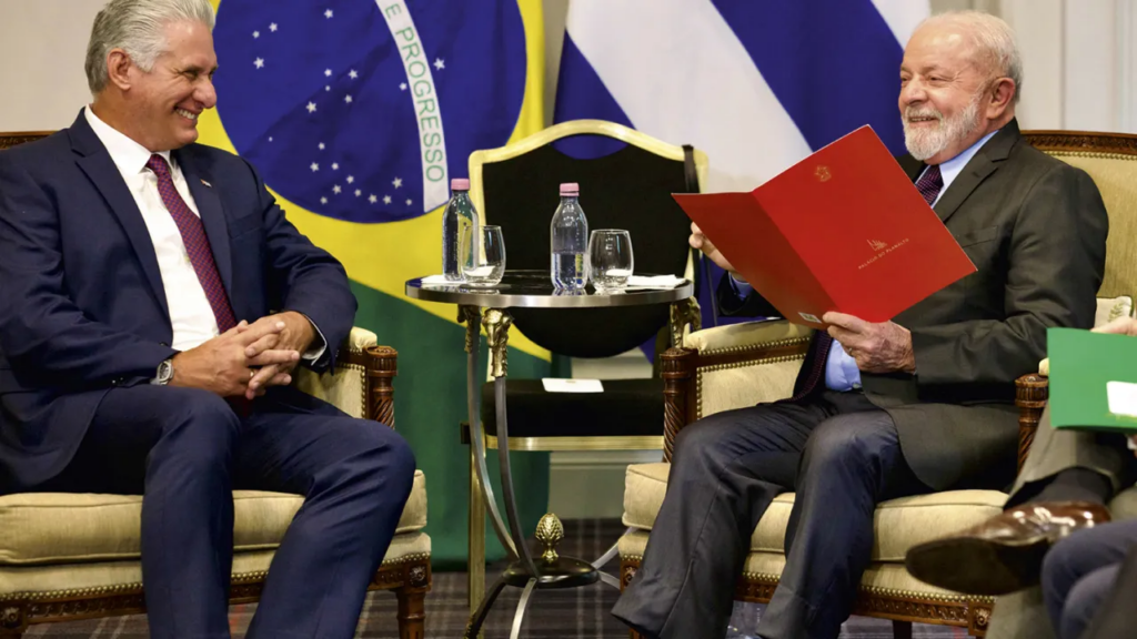 Lula e Miguel Díaz-Canel, presidente de Cuba, em Paris.