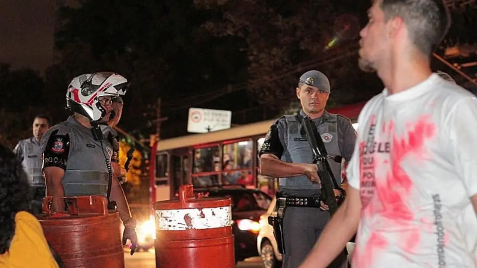 Tarcísio manda PM à paisana para blocos de carnaval e cria risco a foliões