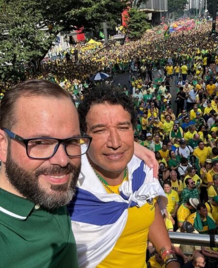 Líderes ruralistas: Jorge Seif posa ao lado de Magno Malta em ato na Paulista.