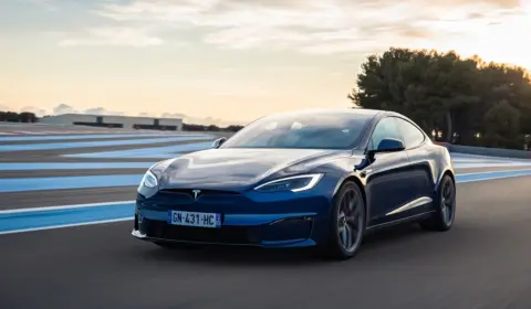 Tesla anuncia recall de quase 2,2 milhões de carros nos Estados Unidos