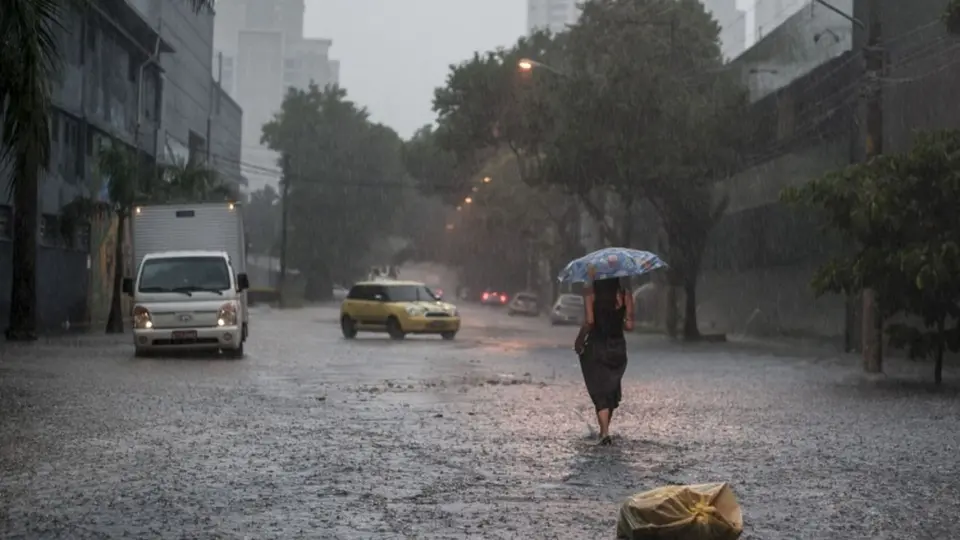 Ciclone causa chuvas intensas no Sul e frente fria deve chegar em SP; veja a previsão