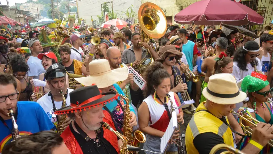 Carnaval 2024: Confira agenda de blocos que desfilam hoje em SP e no RJ