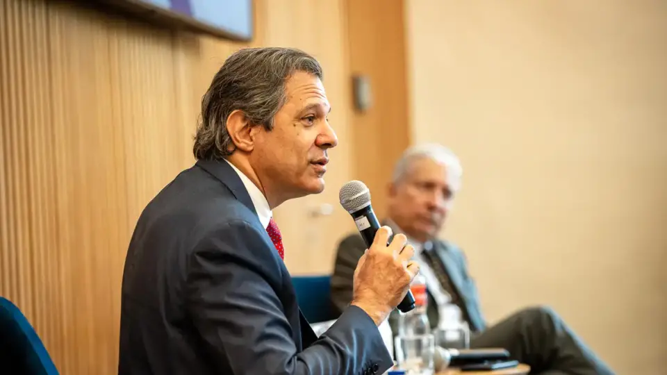 Socorro a aéreas não terá dinheiro do Tesouro, diz Haddad