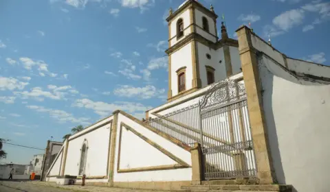 Brasil tem mais estabelecimentos religiosos que escolas e hospitais