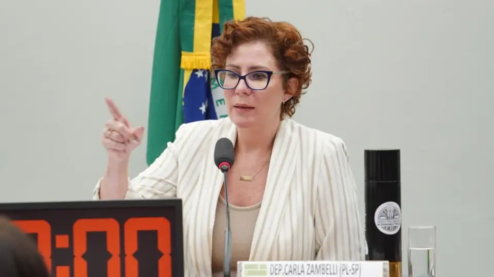 Assessor de Carla Zambelli teria disseminado vídeo contra urnas, aponta PF