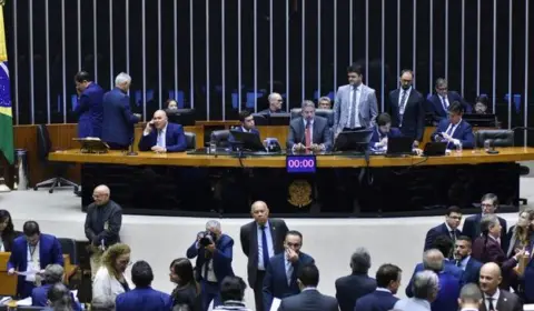 Deputados que assinaram impeachment de Lula podem ficar sem verba e cargos