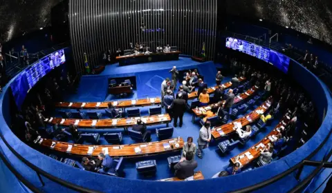 De pai para filho: homens e herdeiros políticos são maioria no Senado