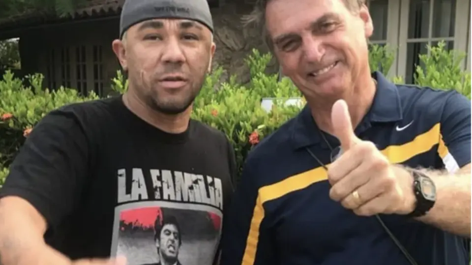 Bolsonaro tirou foto com condenado no caso Marielle dentro do Vivendas da Barra