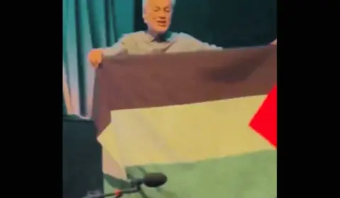 Caetano Veloso homenageia Palestina em show no Rio Grande do Sul