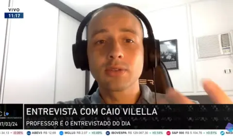 Economista Caio Vilella critica déficit zero e alerta para possível desaceleração do crescimento