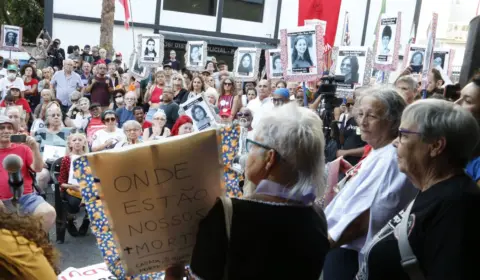 Marcha do Silêncio em São Paulo lembra golpe militar e faz homenagem às vítimas