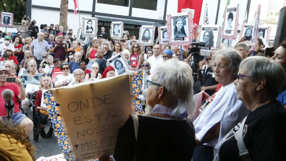 Marcha do Silêncio em São Paulo lembra golpe militar e faz homenagem às vítimas