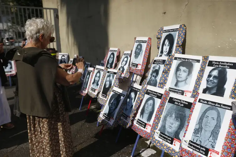 Ato em São Paulo lembrou os 60 anos do golpe de 1964: caminhada partiu do DOI-Codi (Foto: Paulo Pinto/Agência Brasil)