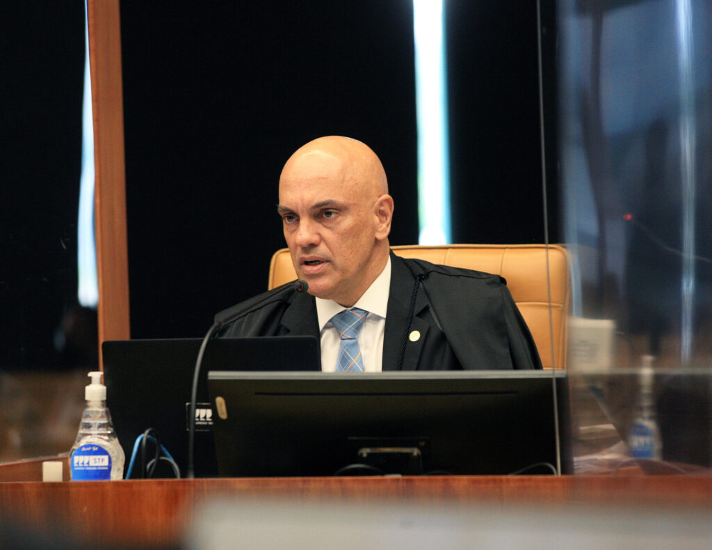 Folha passa recibo e fala em 'lacre' no celular de ex-assessor de Moraes Alexandre de Moraes