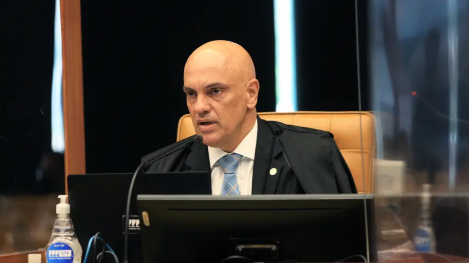 Moraes se declara impedido em caso de ameaça à sua família, mas mantém prisões