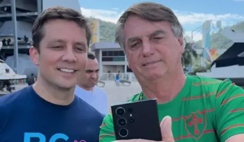 “Cercadinho” de Bolsonaro em praia de Balneário Camboriú vira um fiasco