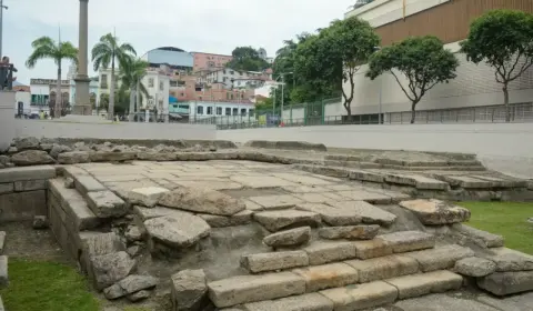 Cais do Valongo, régua e compasso para o mundo